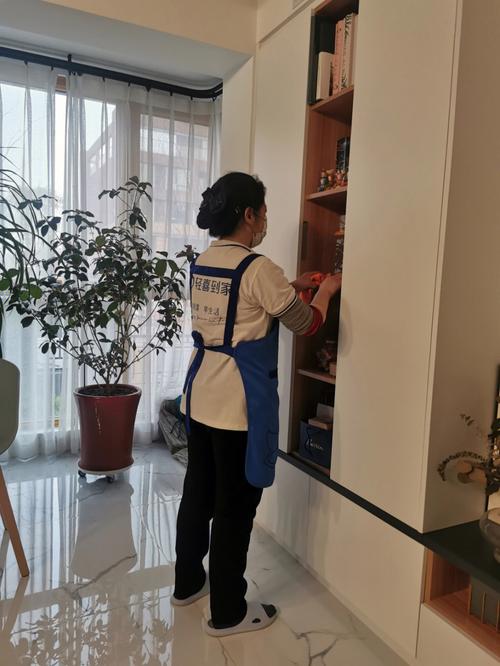 今天体验轻喜到家4小时保洁服务,非常好,非常专业,推荐给各位邻居朋友